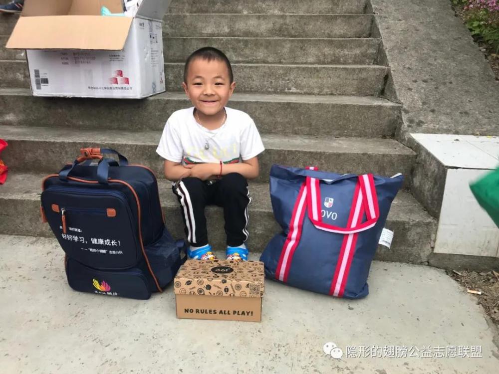给大山里的孩子捐个新书包！上海金城护理院“爱心书包捐赠公益”倡议书