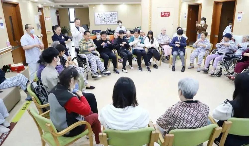 青春暖夕阳，共绘好时光——莱克顿学子走进上海金城护理院开展公益服务活动(一)