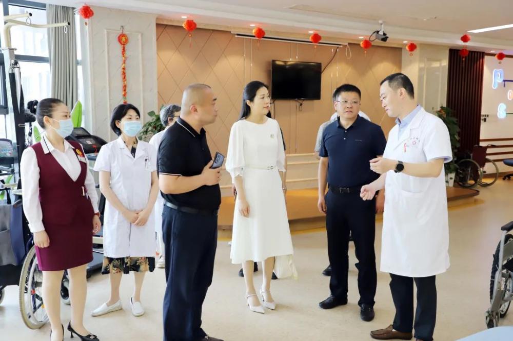 阜阳市民政局副局长张扬一行莅临上海金城护理院调研考察