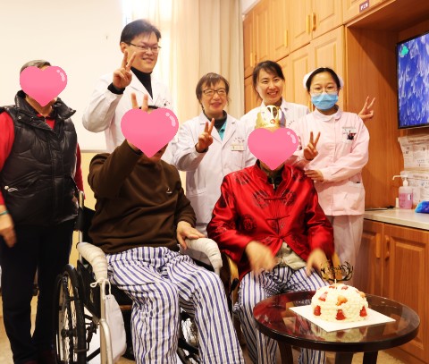 为老人庆寿