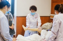 破解失能照护困局，上海金城护理院：医康养一体守护，让全家告别失衡焦虑