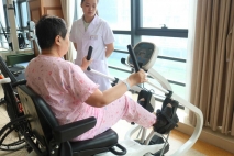上海老人护理院 上海金城护理院专业护理小脑萎缩的老年人