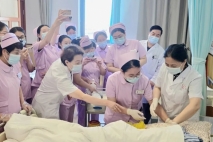 复旦大学附属华东医院护理部主任白姣姣莅临我院教学查房指导