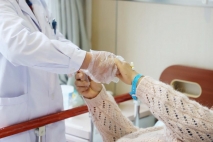 上海卧床老人护理 闵行区失能老人护理 上海金城护理院 专业照护卧床老人