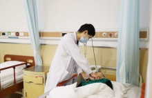家里老人吞咽障碍怎么办？上海金城护理院专业照顾吞咽障碍老人