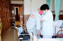 上海金城护理院：脑外伤的症状表现有哪些?如何护理脑外伤病人？