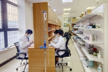 疫情下的护理院，正在进行一场艰难的老人保卫战