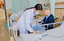 上海金城护理院：老人骨折后专业康复护理的全面解决方案