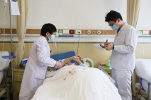上海金城护理院：关注老人健康需求，为卧床老人提供最暖心的关怀