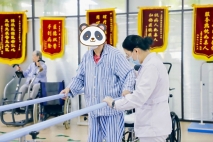 上有老下有小，如何解决老人居家照护难题？上海金城护理院一站式服务，破解老人居家照护难题