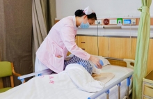 上海失能老人护理院  上海金城护理院，照护失能老人必学的护理技巧